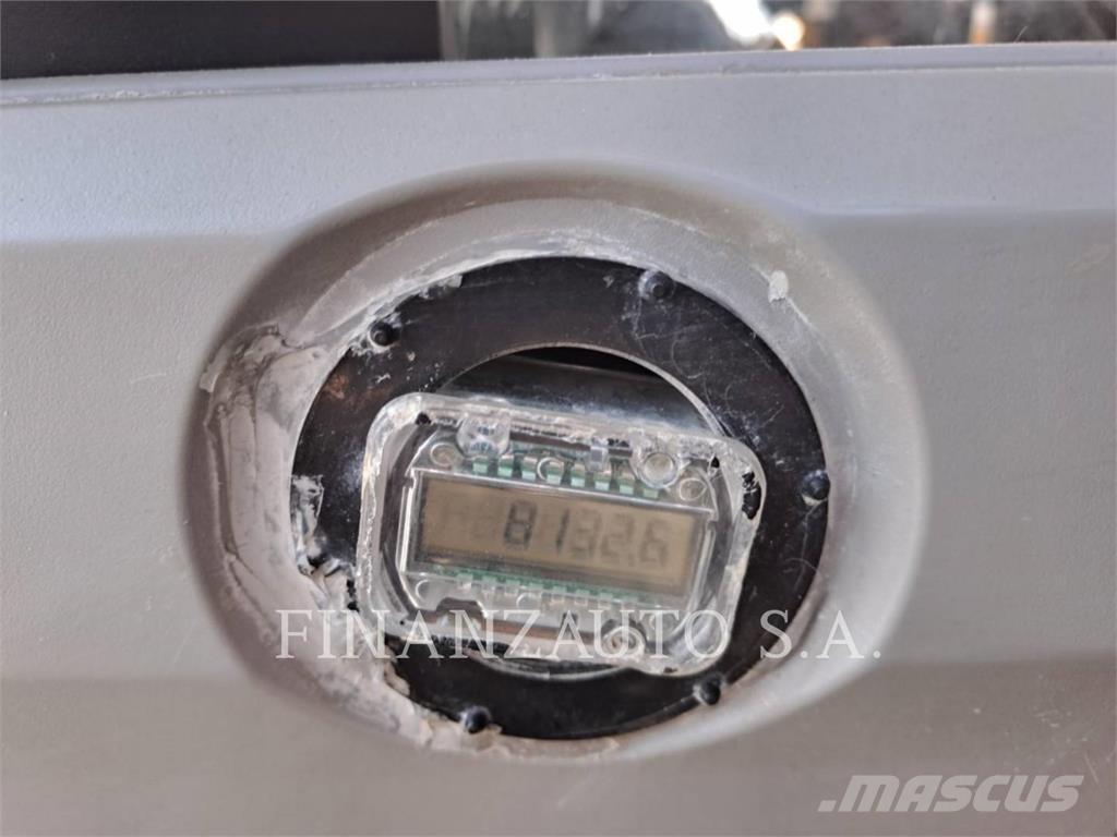 CAT 352FL Vikšriniai ekskavatoriai