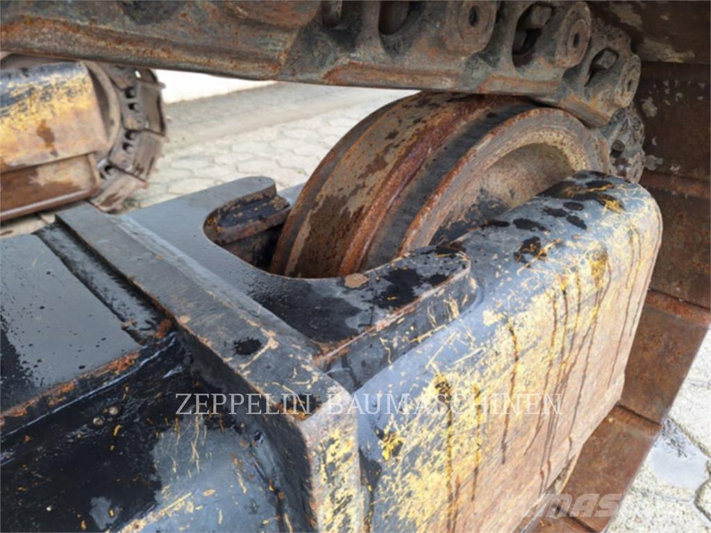 CAT 352FL Vikšriniai ekskavatoriai