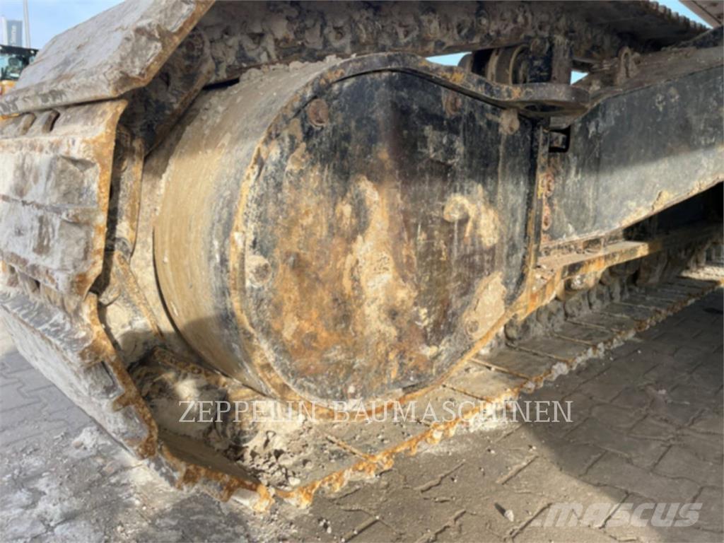 CAT 352FL Vikšriniai ekskavatoriai