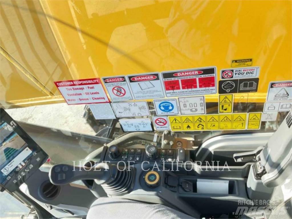 CAT 374 Vikšriniai ekskavatoriai