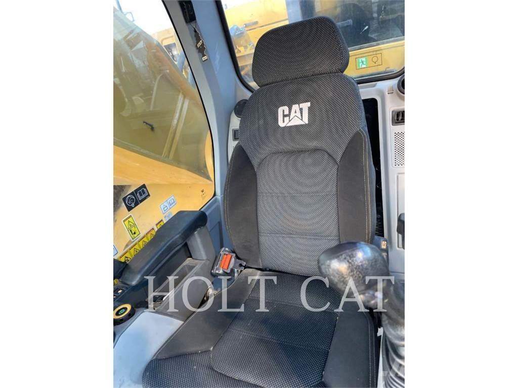 CAT 374 Vikšriniai ekskavatoriai
