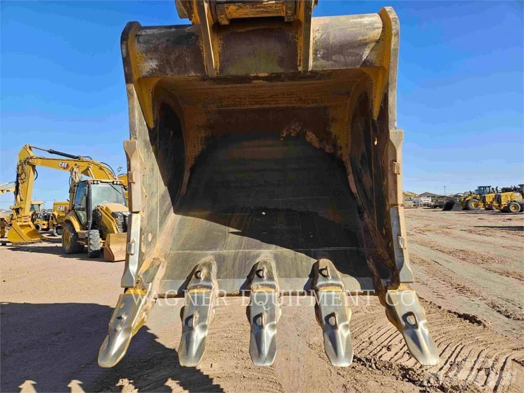 CAT 374 Vikšriniai ekskavatoriai