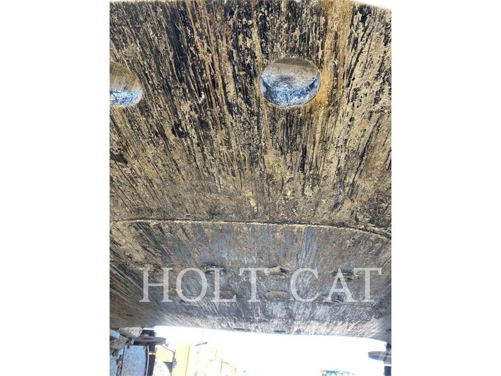 CAT 374 Vikšriniai ekskavatoriai