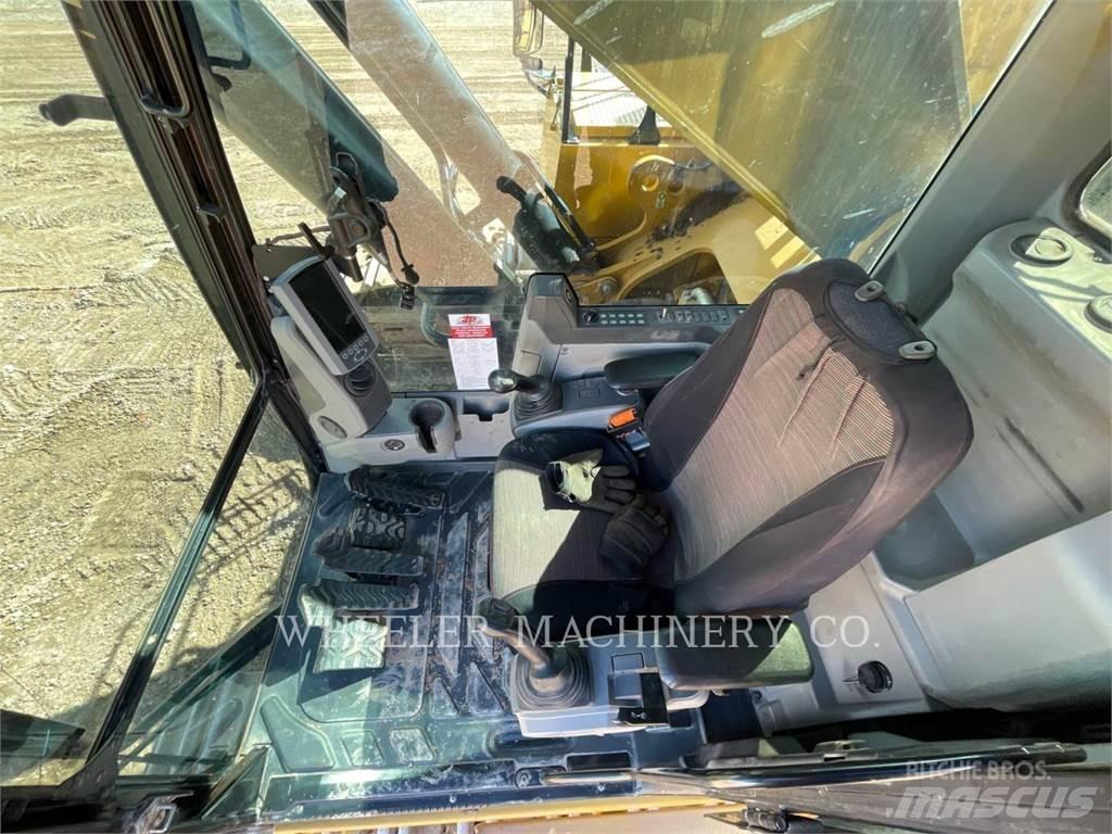 CAT 374F Vikšriniai ekskavatoriai