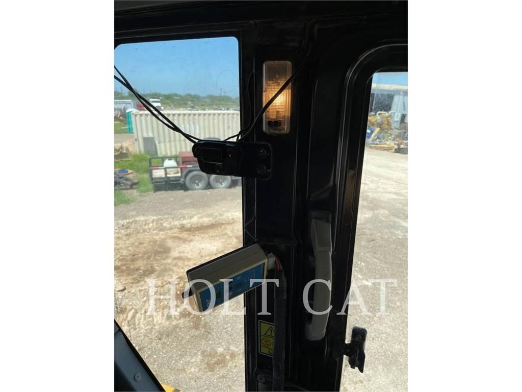 CAT 374FL Vikšriniai ekskavatoriai
