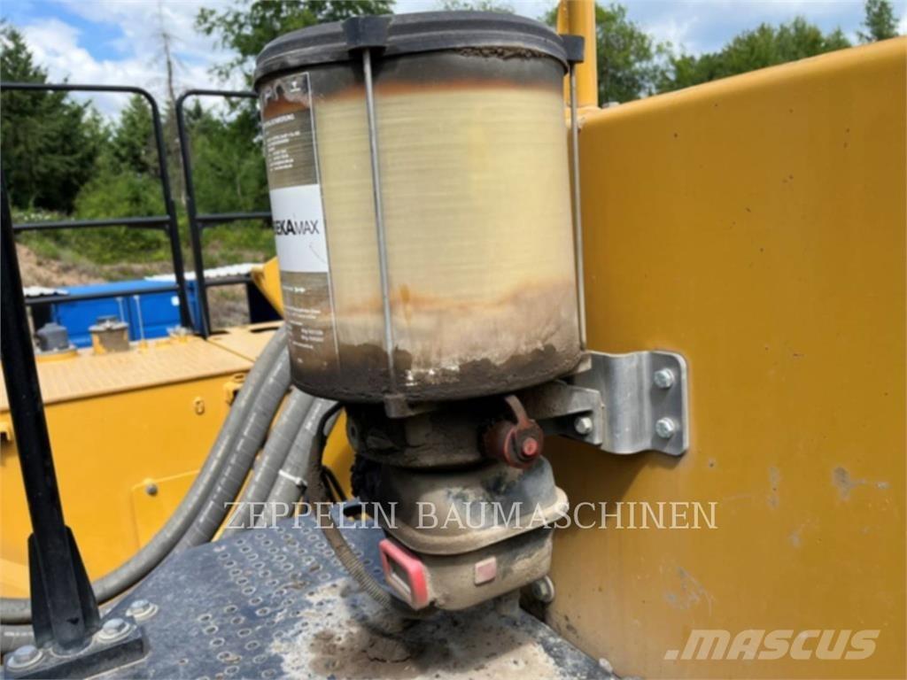CAT 374FL Vikšriniai ekskavatoriai