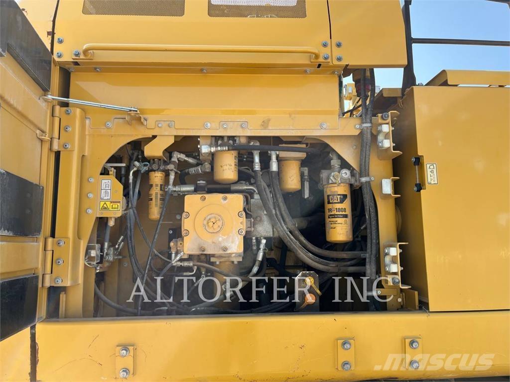 CAT 374FL Vikšriniai ekskavatoriai