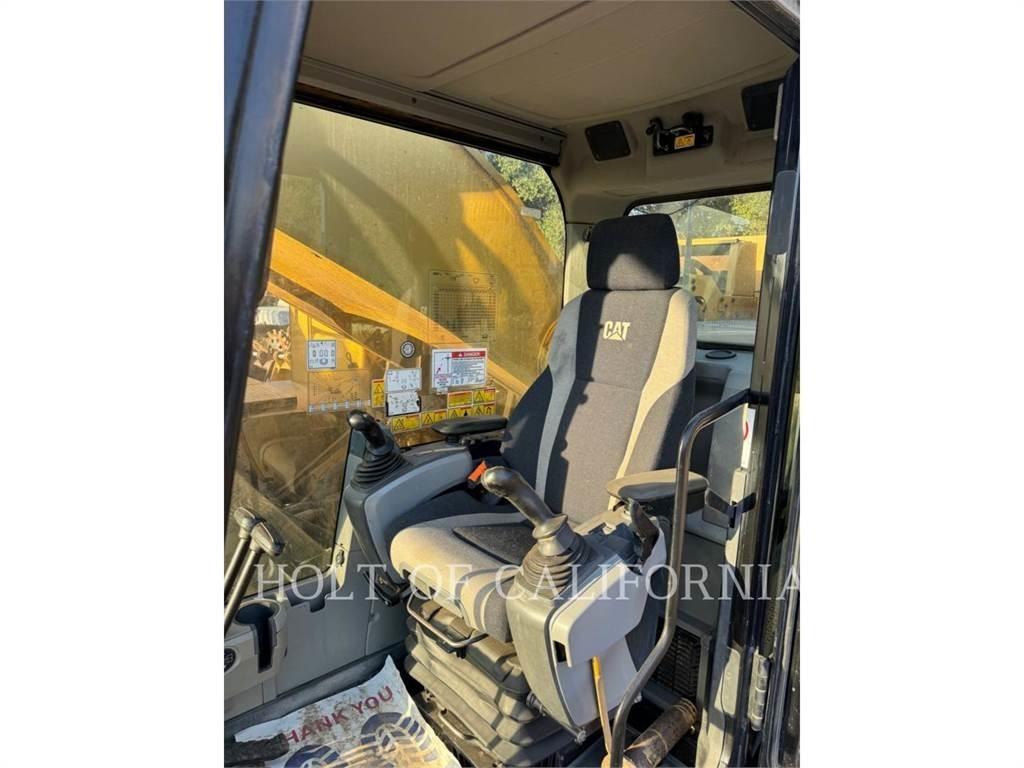 CAT 390FL Vikšriniai ekskavatoriai