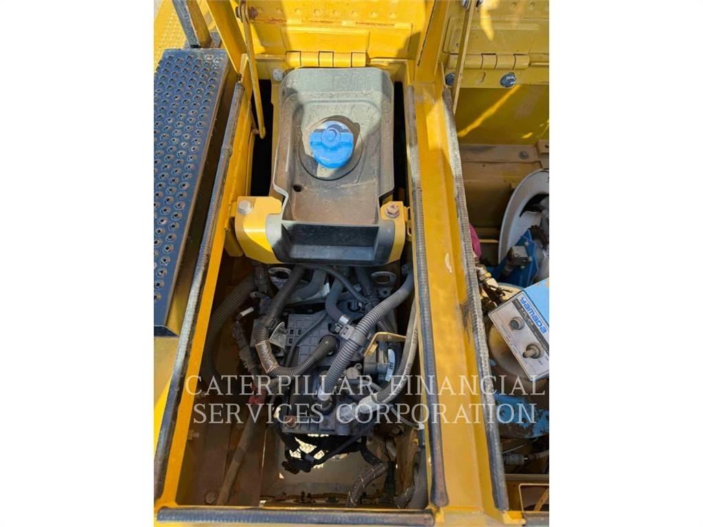 CAT 390FL Vikšriniai ekskavatoriai