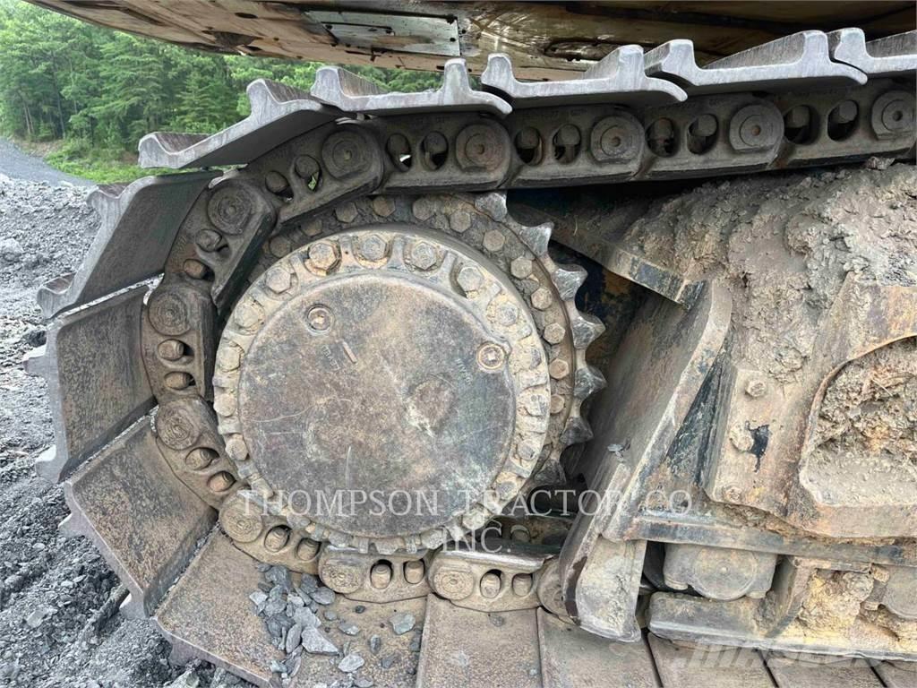 CAT 390FL Vikšriniai ekskavatoriai
