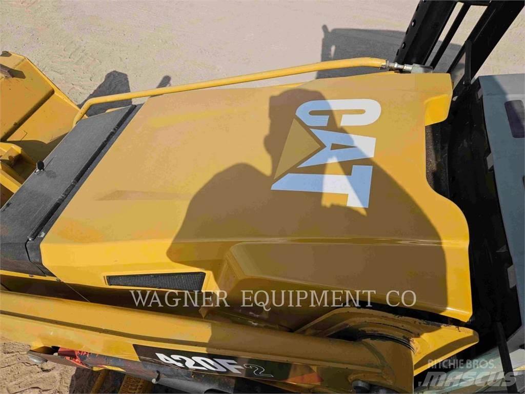CAT 420F2ST Ekskavatoriniai krautuvai