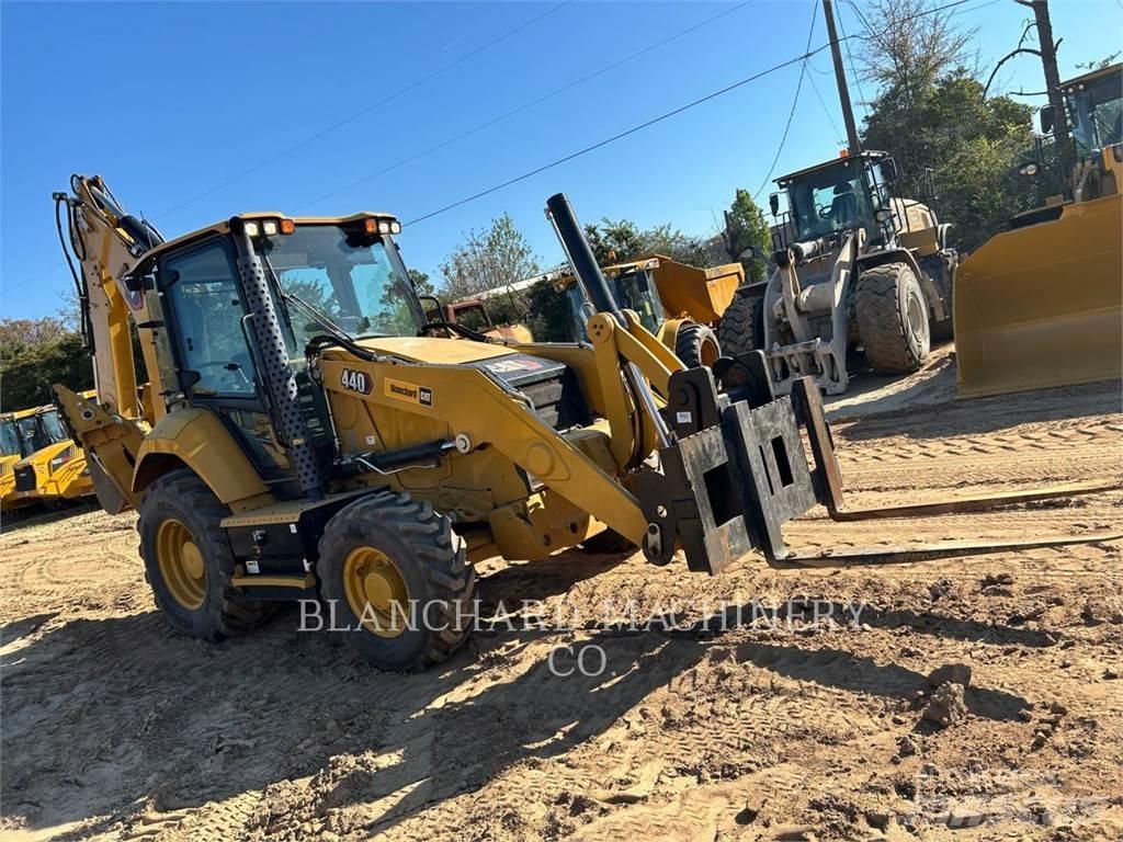 CAT 440 Ekskavatoriniai krautuvai