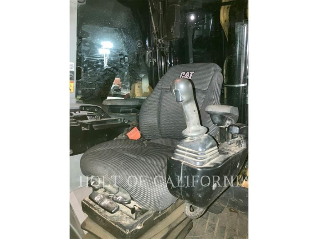 CAT 440 Ekskavatoriniai krautuvai