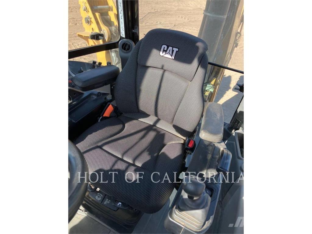 CAT 440 Ekskavatoriniai krautuvai