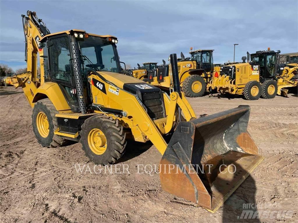 CAT 440 Ekskavatoriniai krautuvai