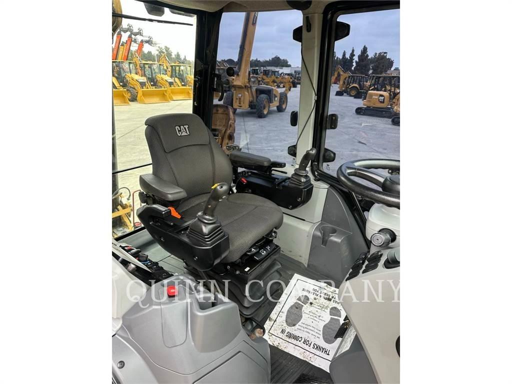 CAT 450 Ekskavatoriniai krautuvai