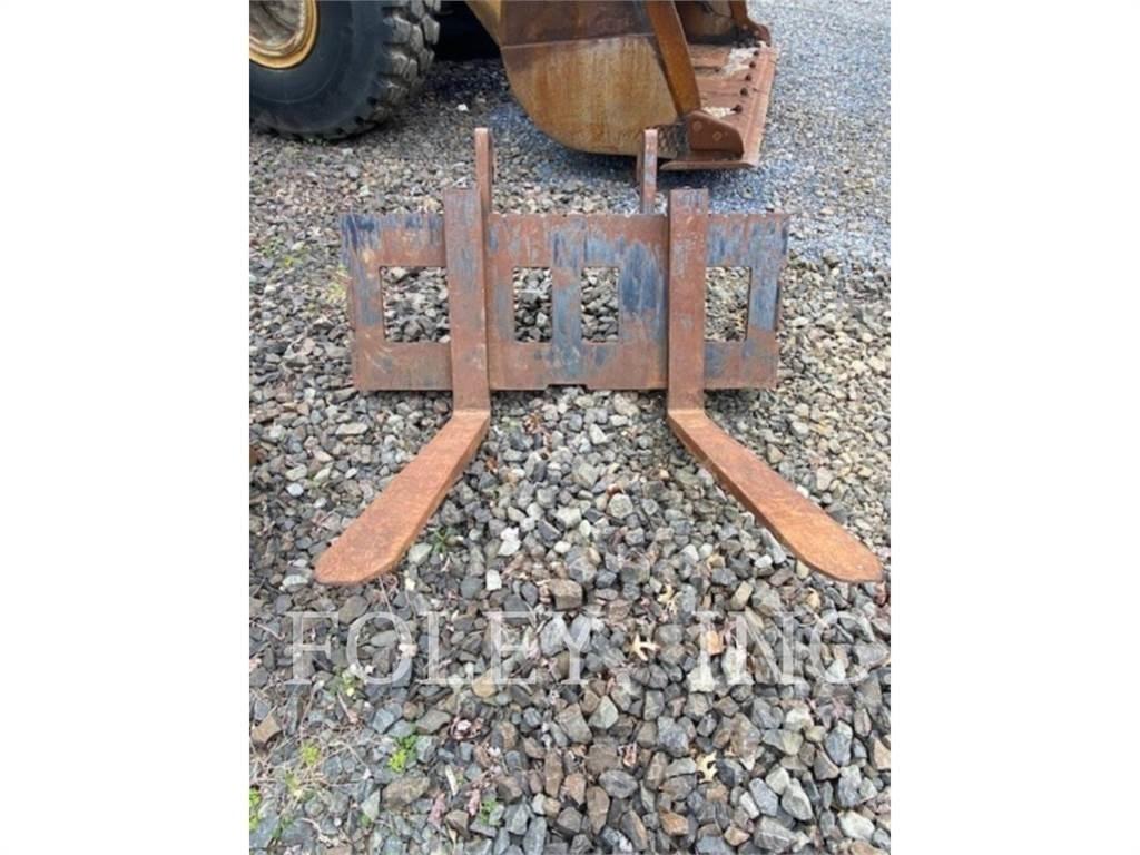 CAT 48 PALLET FORKS Šakės