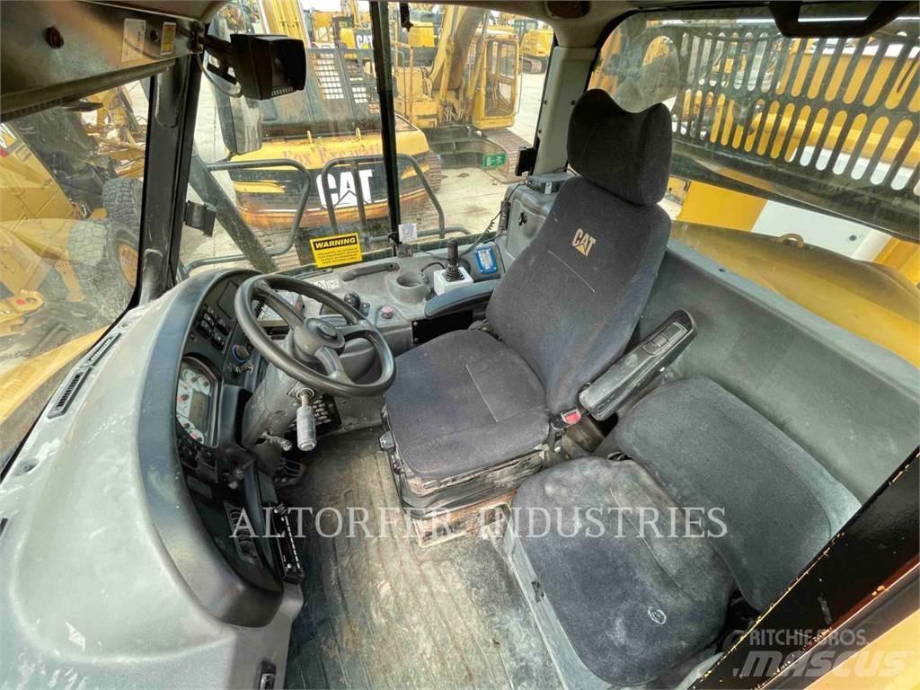 CAT 725 WT Karjeriniai savivarčiai