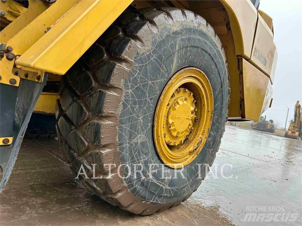 CAT 725C2 Karjeriniai savivarčiai
