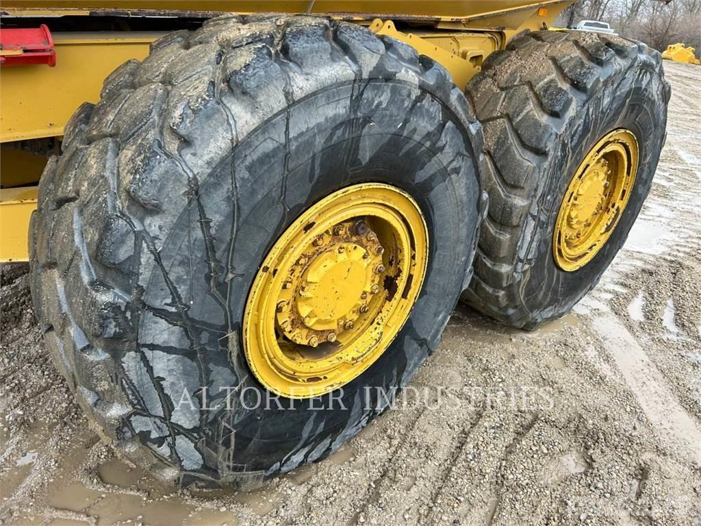 CAT 725C2 Karjeriniai savivarčiai