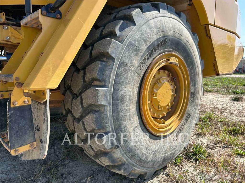 CAT 725C2 Karjeriniai savivarčiai