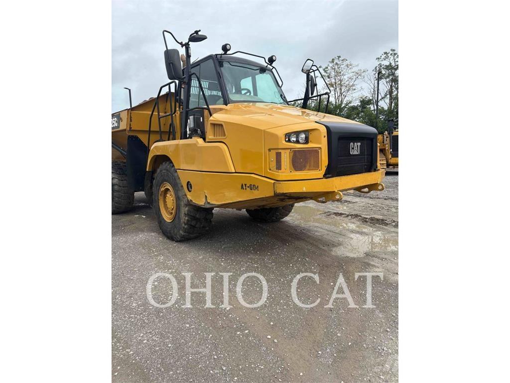 CAT 725C2 Karjeriniai savivarčiai