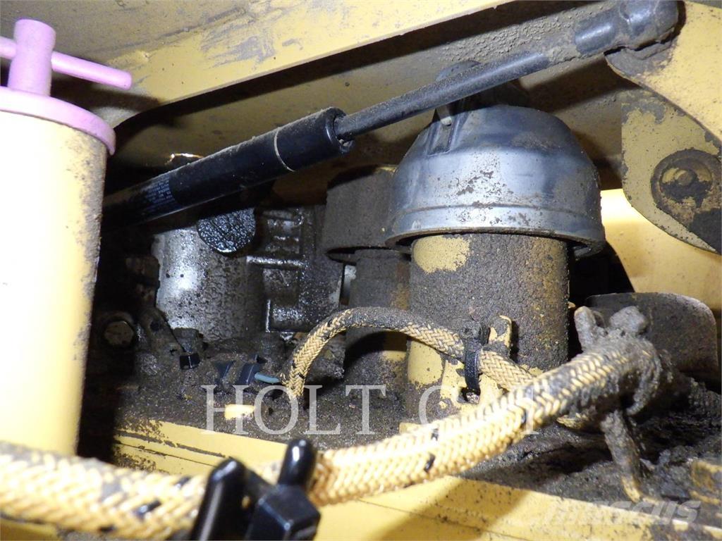 CAT 735 Karjeriniai savivarčiai