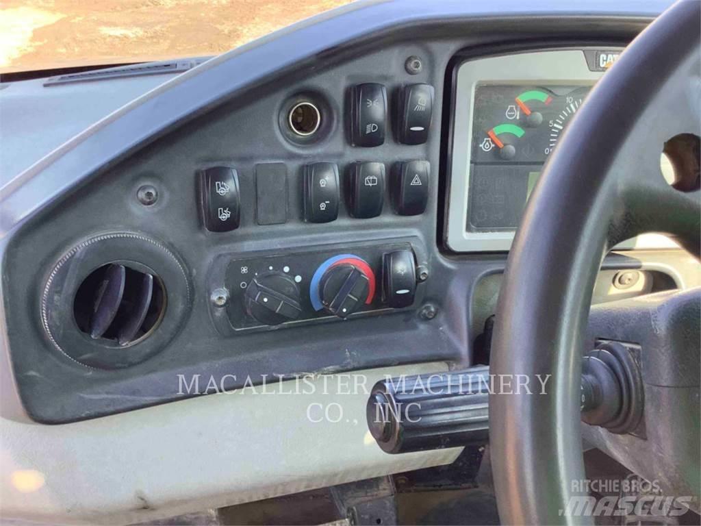 CAT 735C Karjeriniai savivarčiai