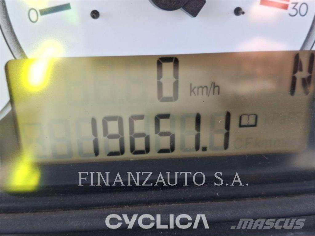 CAT 740 Karjeriniai savivarčiai