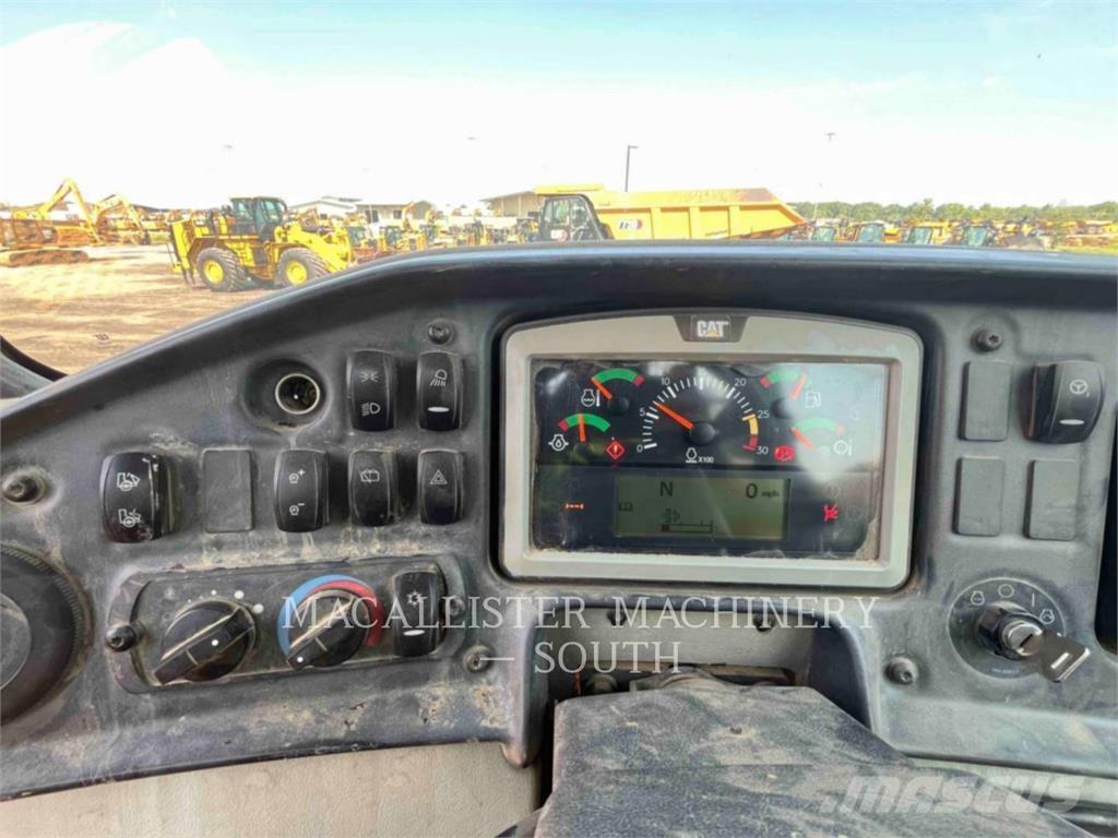 CAT 740B Karjeriniai savivarčiai