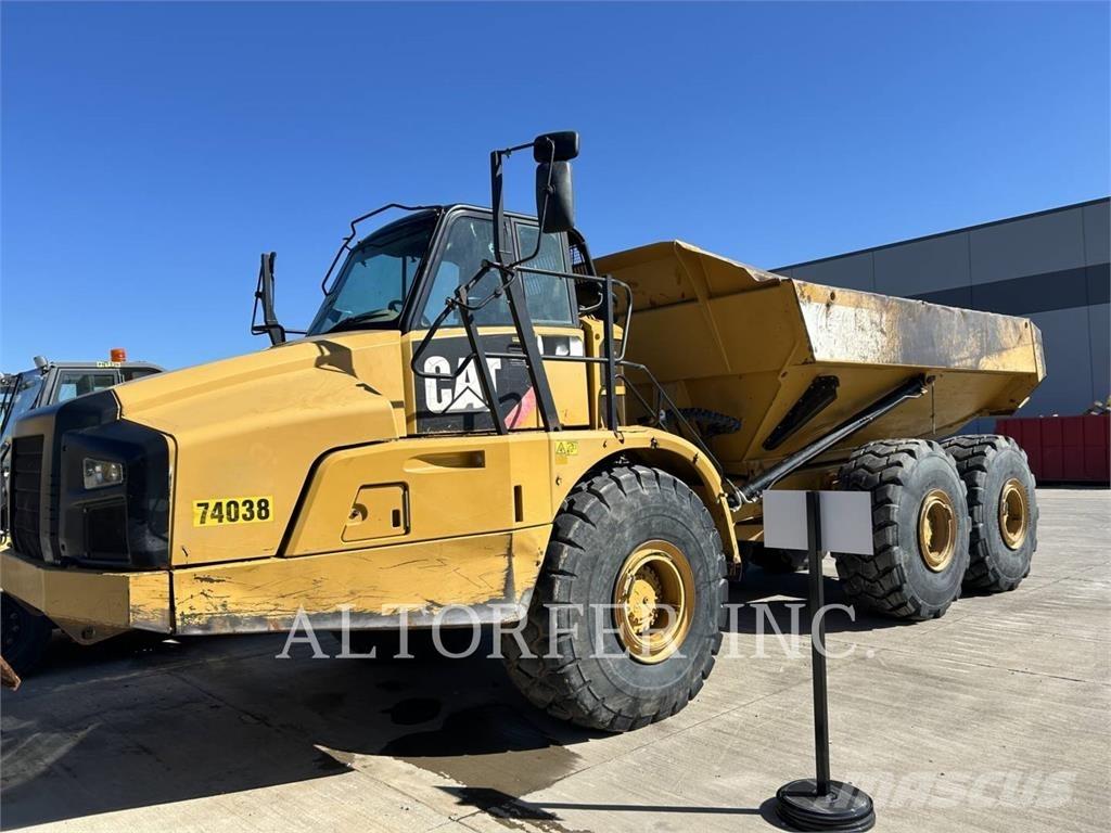 CAT 740B Karjeriniai savivarčiai