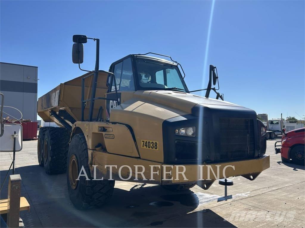 CAT 740B Karjeriniai savivarčiai