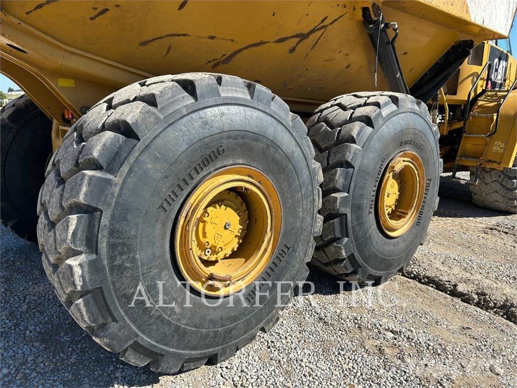 CAT 740B Karjeriniai savivarčiai