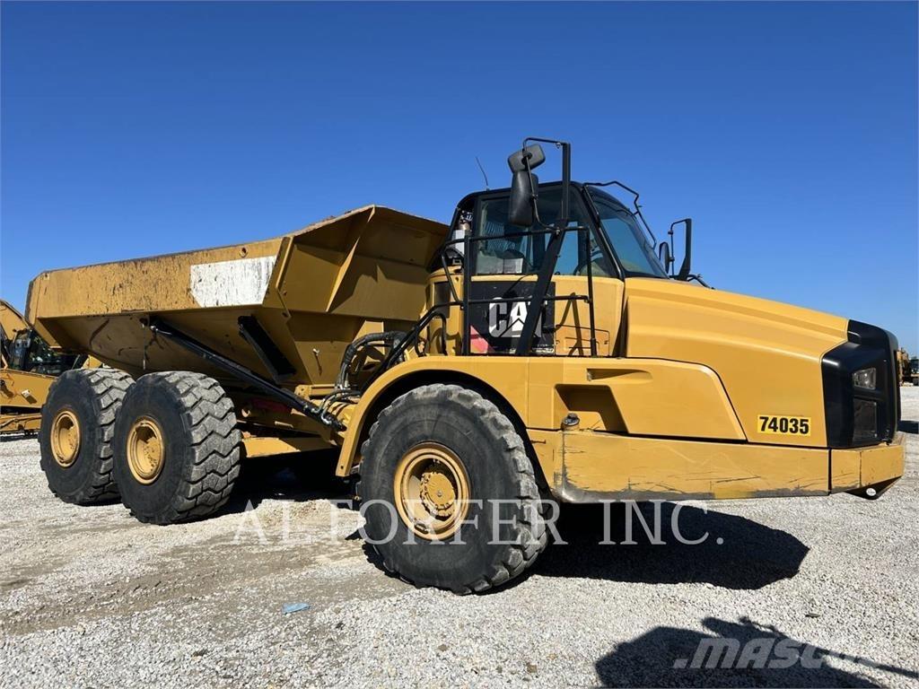 CAT 740B Karjeriniai savivarčiai