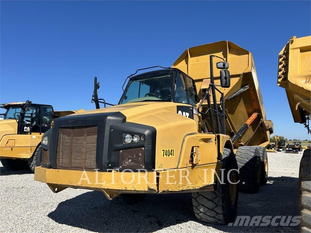 CAT 740B Karjeriniai savivarčiai