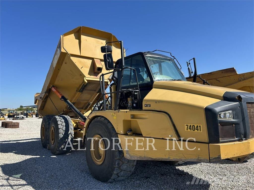 CAT 740B Karjeriniai savivarčiai
