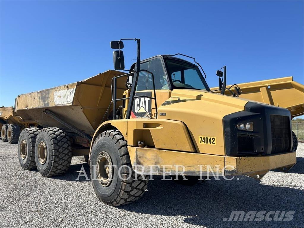 CAT 740B Karjeriniai savivarčiai