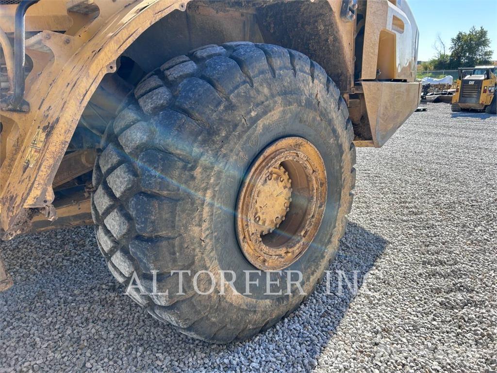 CAT 740B Karjeriniai savivarčiai