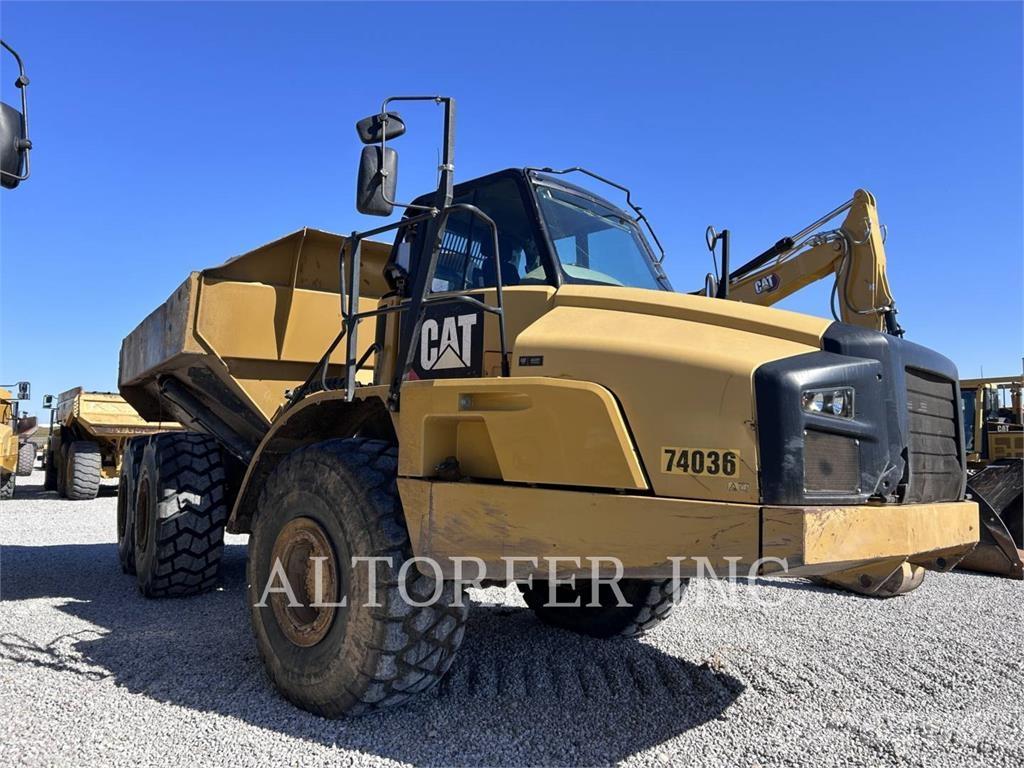 CAT 740B Karjeriniai savivarčiai