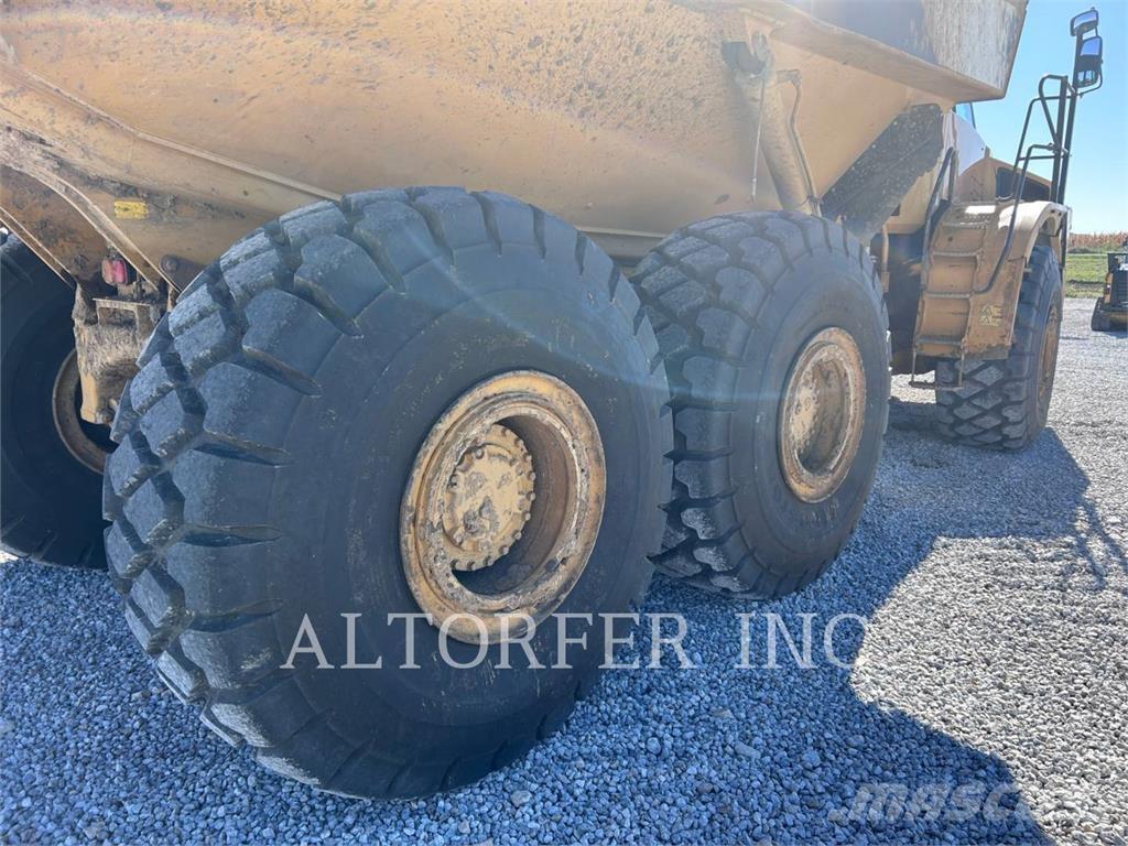 CAT 740B Karjeriniai savivarčiai