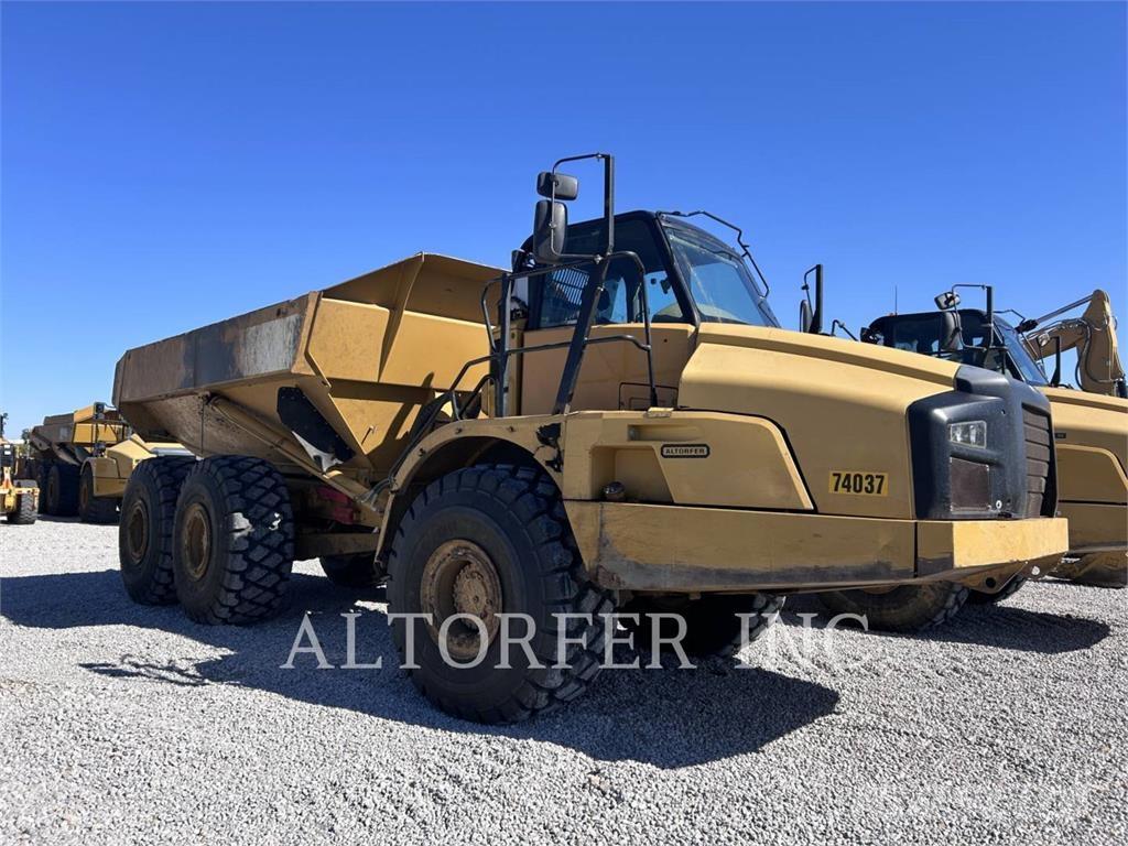 CAT 740B Karjeriniai savivarčiai