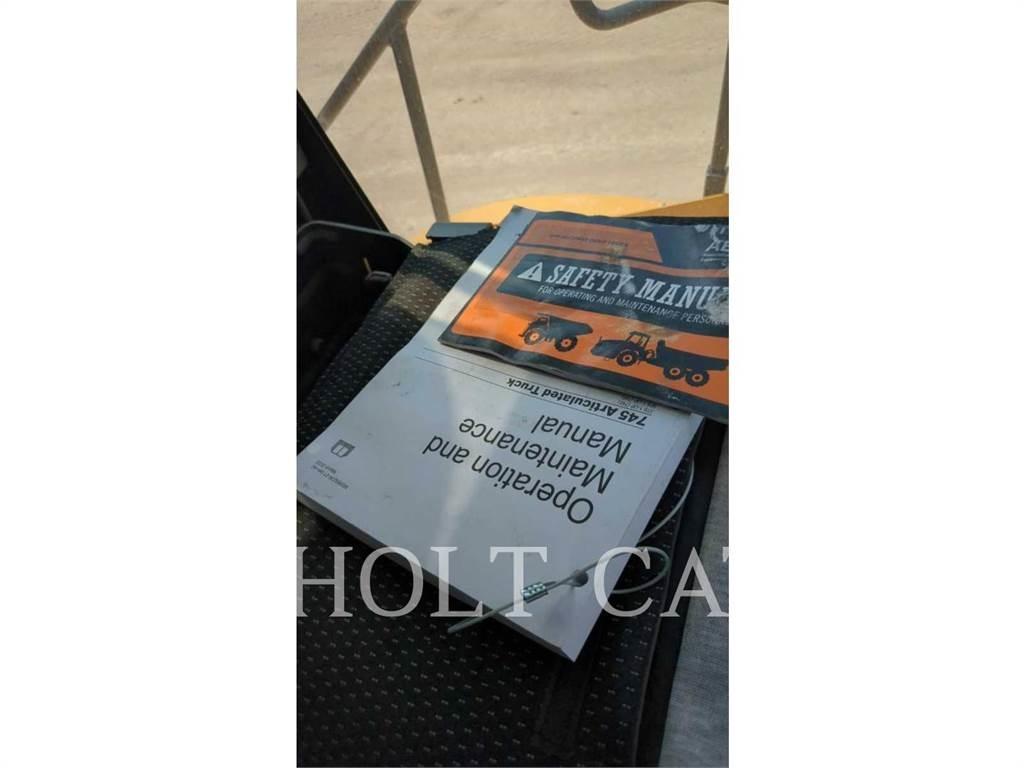 CAT 745 Karjeriniai savivarčiai
