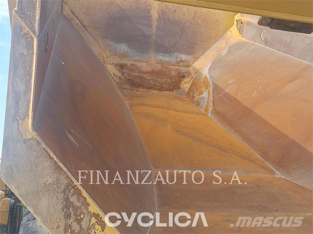 CAT 745 Karjeriniai savivarčiai