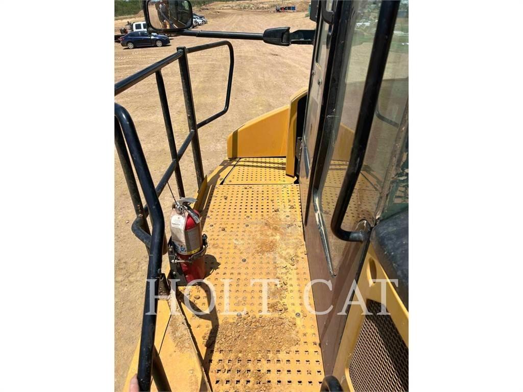 CAT 74504 Karjeriniai savivarčiai