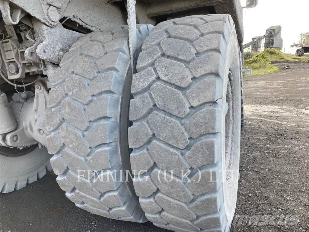 CAT 775D Karjeriniai savivarčiai