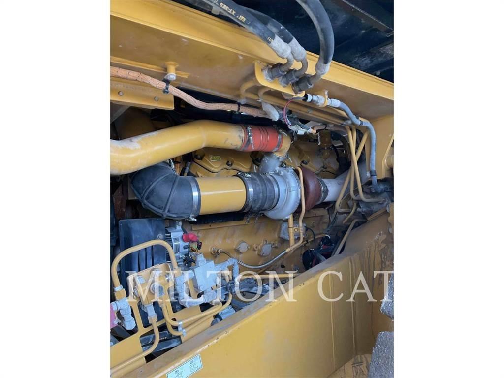 CAT 775F Karjeriniai savivarčiai