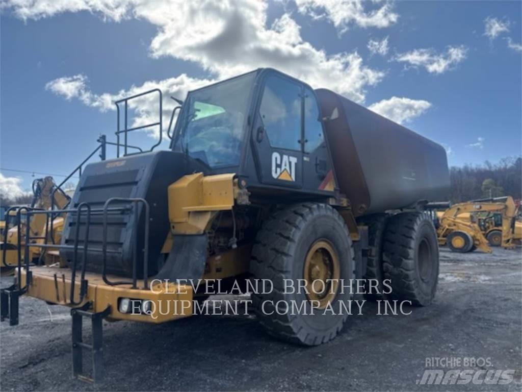 CAT 775F Vandens sunkvežimiai