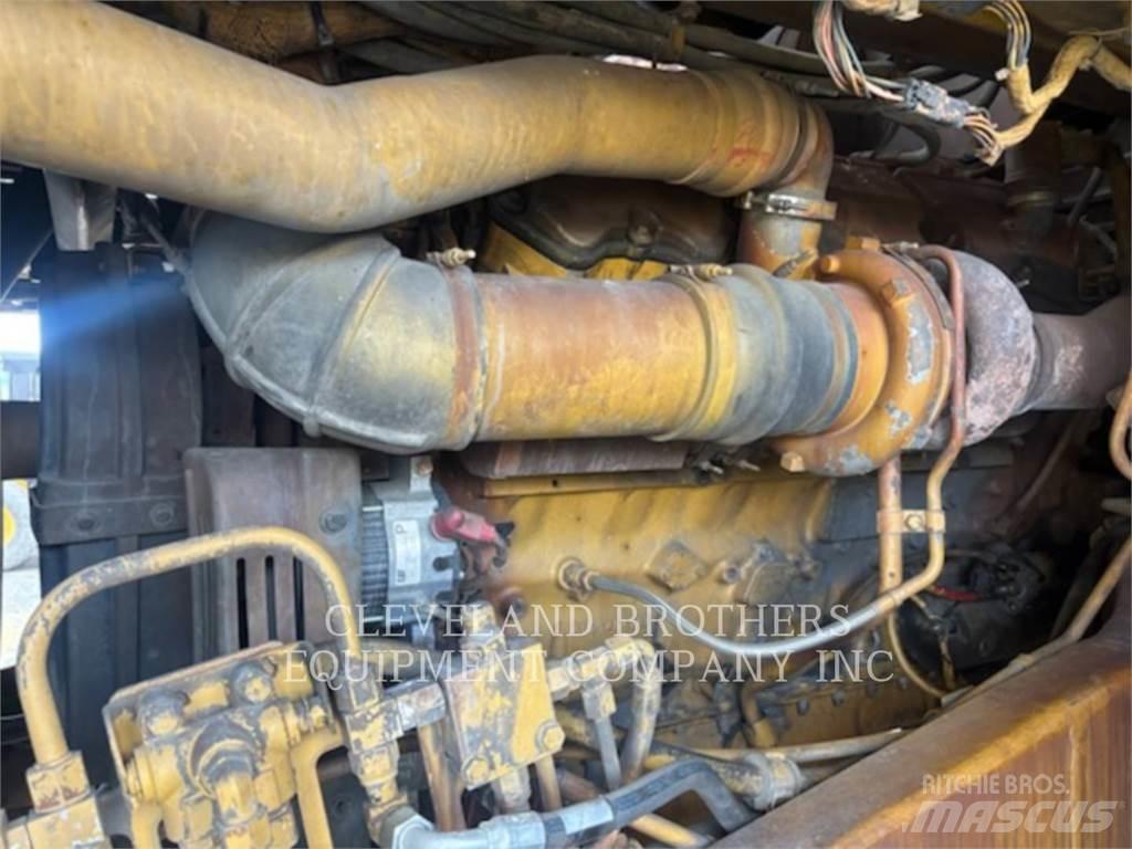 CAT 775F Vandens sunkvežimiai