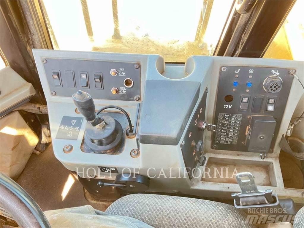 CAT 815F2 Gruntiniai volai