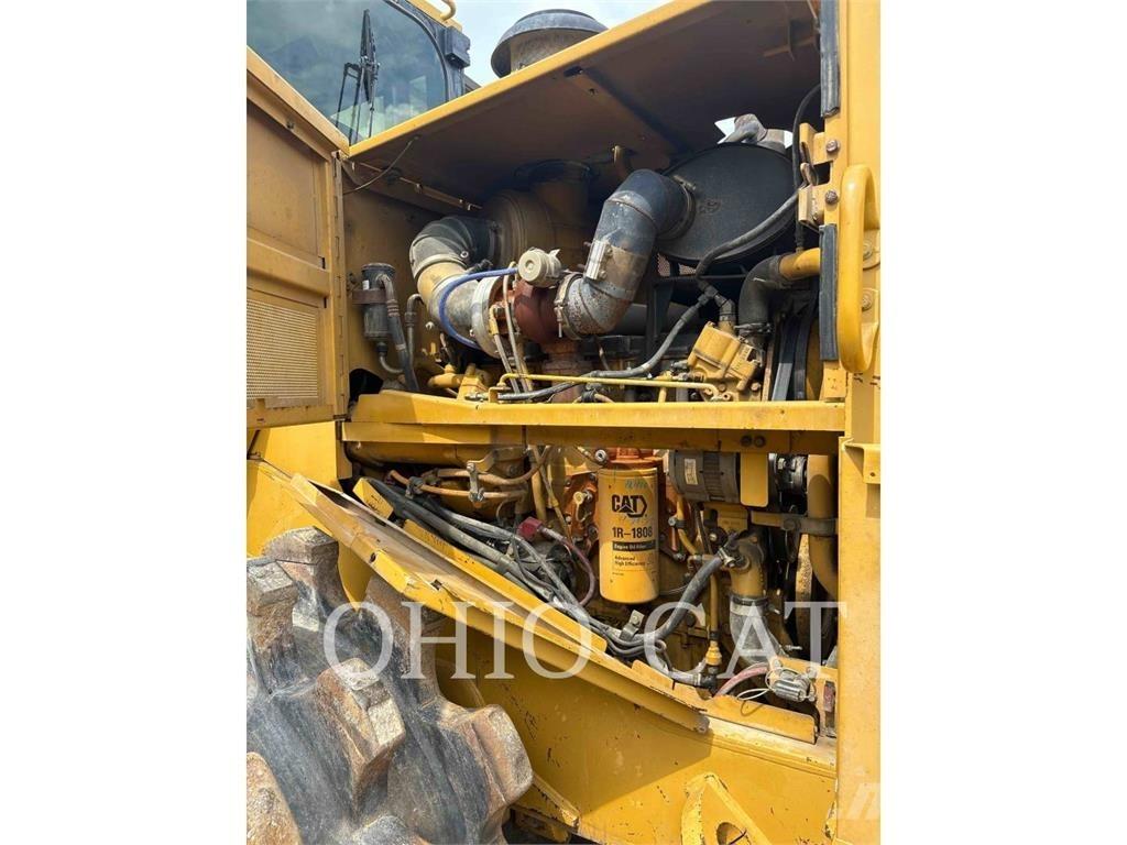 CAT 815F2 Gruntiniai volai